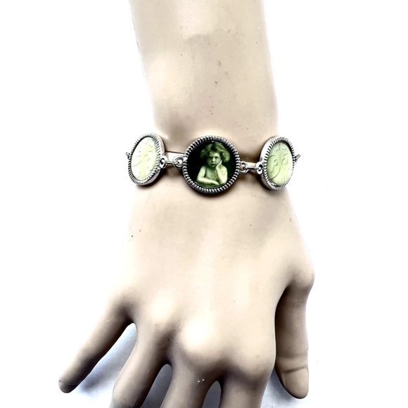 Classic Embellished VINTAGE Classic Look Round Bracelet - Picture 1 of 3